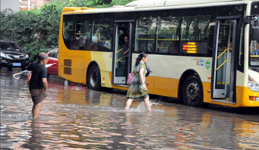 廣州早上下雨，鴻業(yè)依然全力送貨